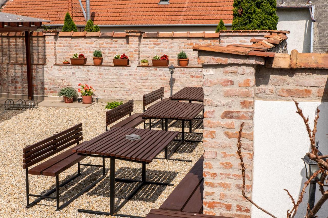 Fenyes Vinorium Bed & Breakfast Шопрон Екстериор снимка