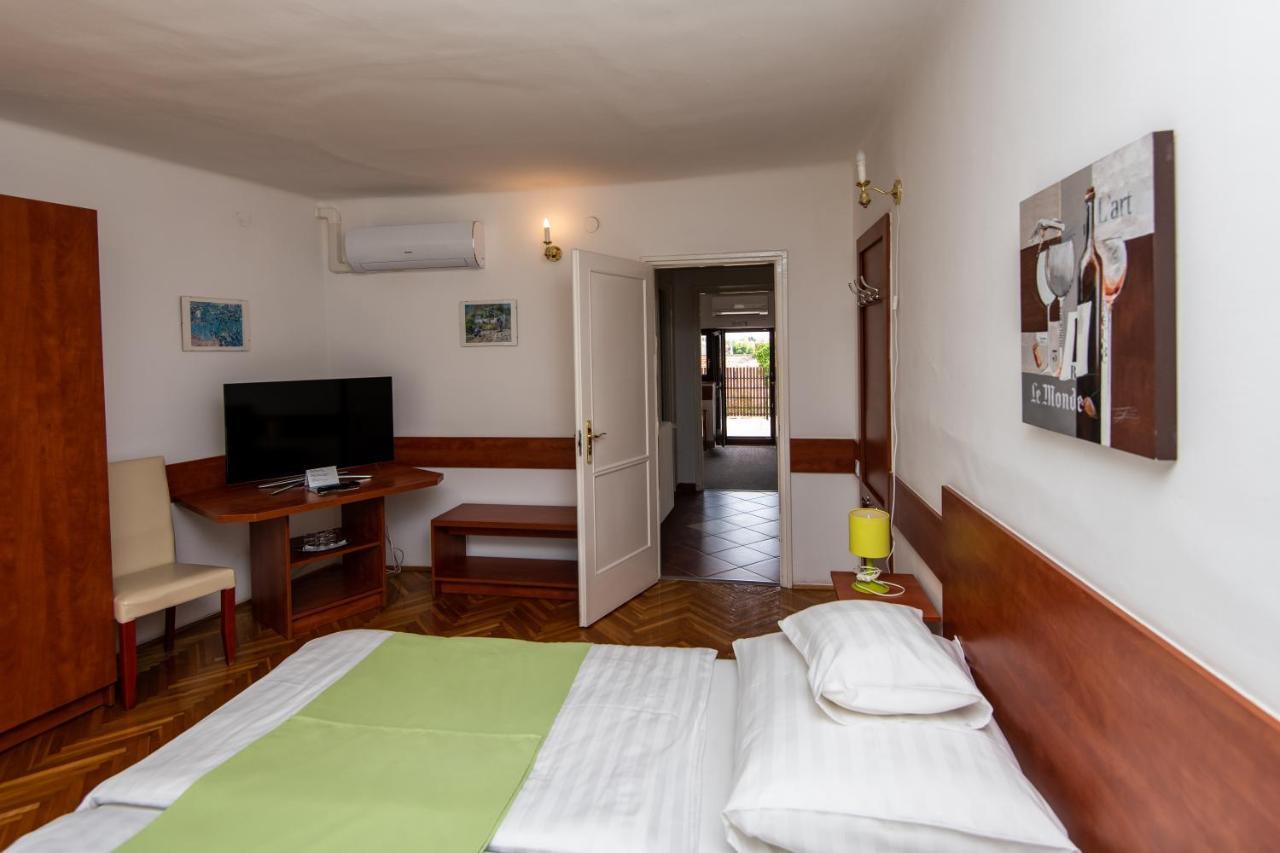 Fenyes Vinorium Bed & Breakfast Шопрон Екстериор снимка