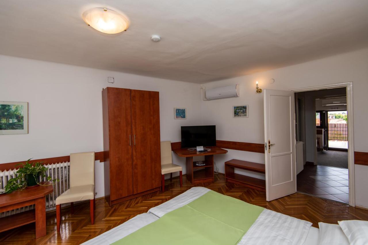 Fenyes Vinorium Bed & Breakfast Шопрон Екстериор снимка