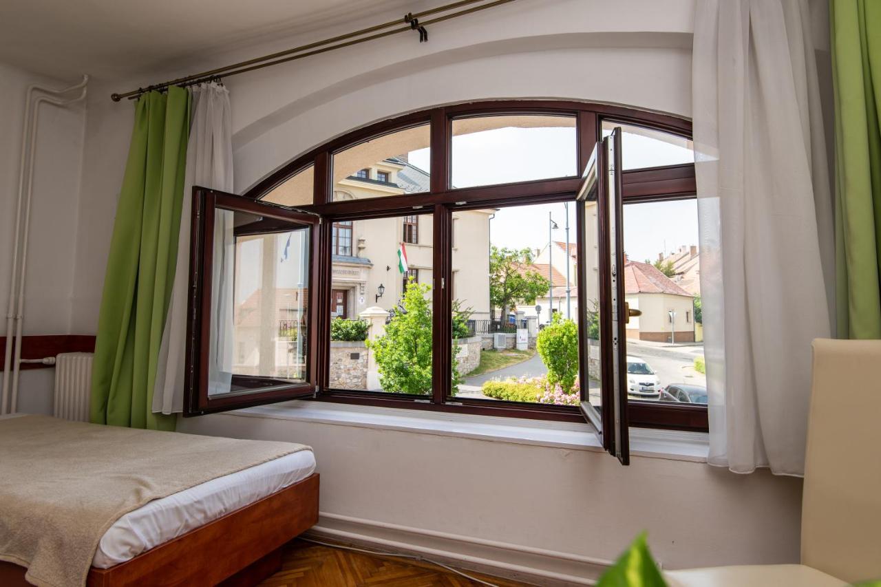 Fenyes Vinorium Bed & Breakfast Шопрон Екстериор снимка